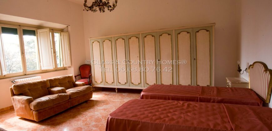 Luxury Villa in Tuscany with large park, swimming pool, outbuilding and mansion in art-nouveau style