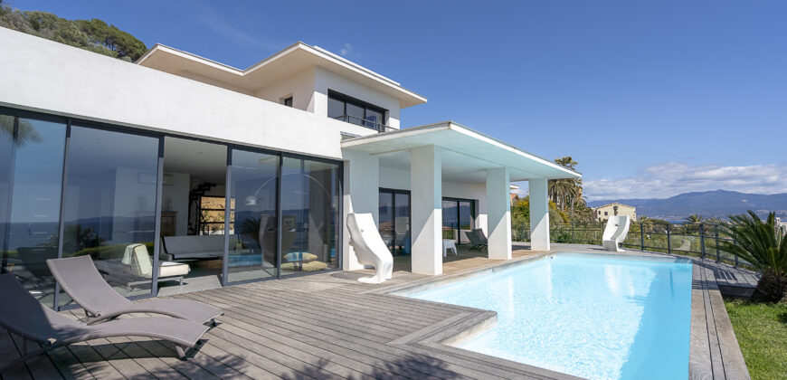 CONTEMPORARY VILLA – SANGUINAIRES – AJACCIO