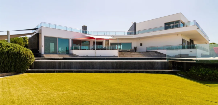 Impressive Villa of Contemporary Architecture